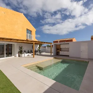 villa-paraiso-corralejo-piscina-climatizada.in-canary-islands.com/